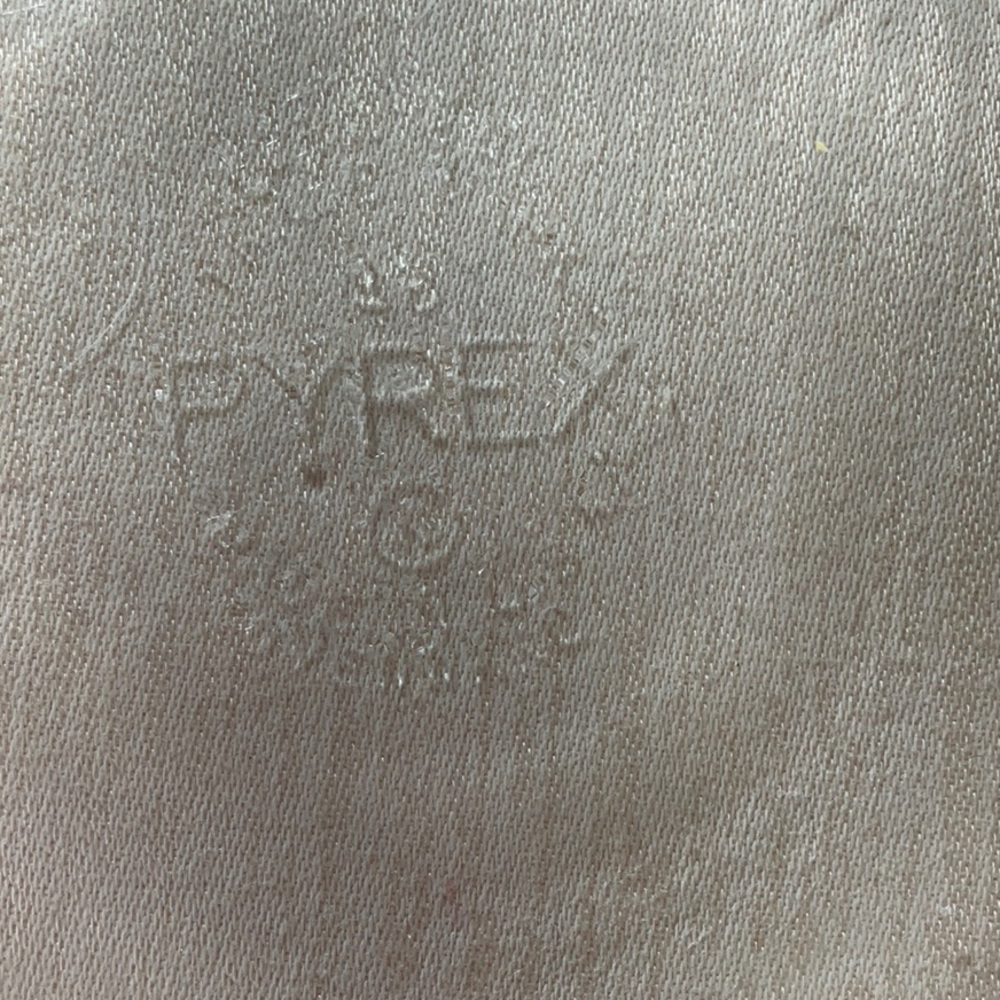 1950’s Pyrex Ovenware 1 1/2 Quart Casserole Dish - Picture 4 of 8